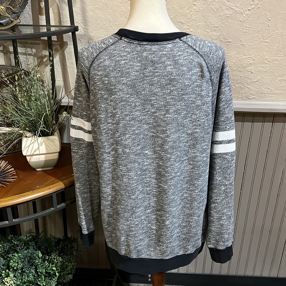 PINK VS Sweatshirt - Picture 3 of 7